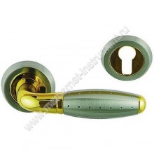 Межкомнатные дверные ручки LEGIONER 53078-SN-G, цвет - матовый никель и золото
